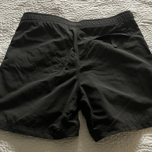 Columbia Women's Black Outdoor Shorts - Picture 6 of 6